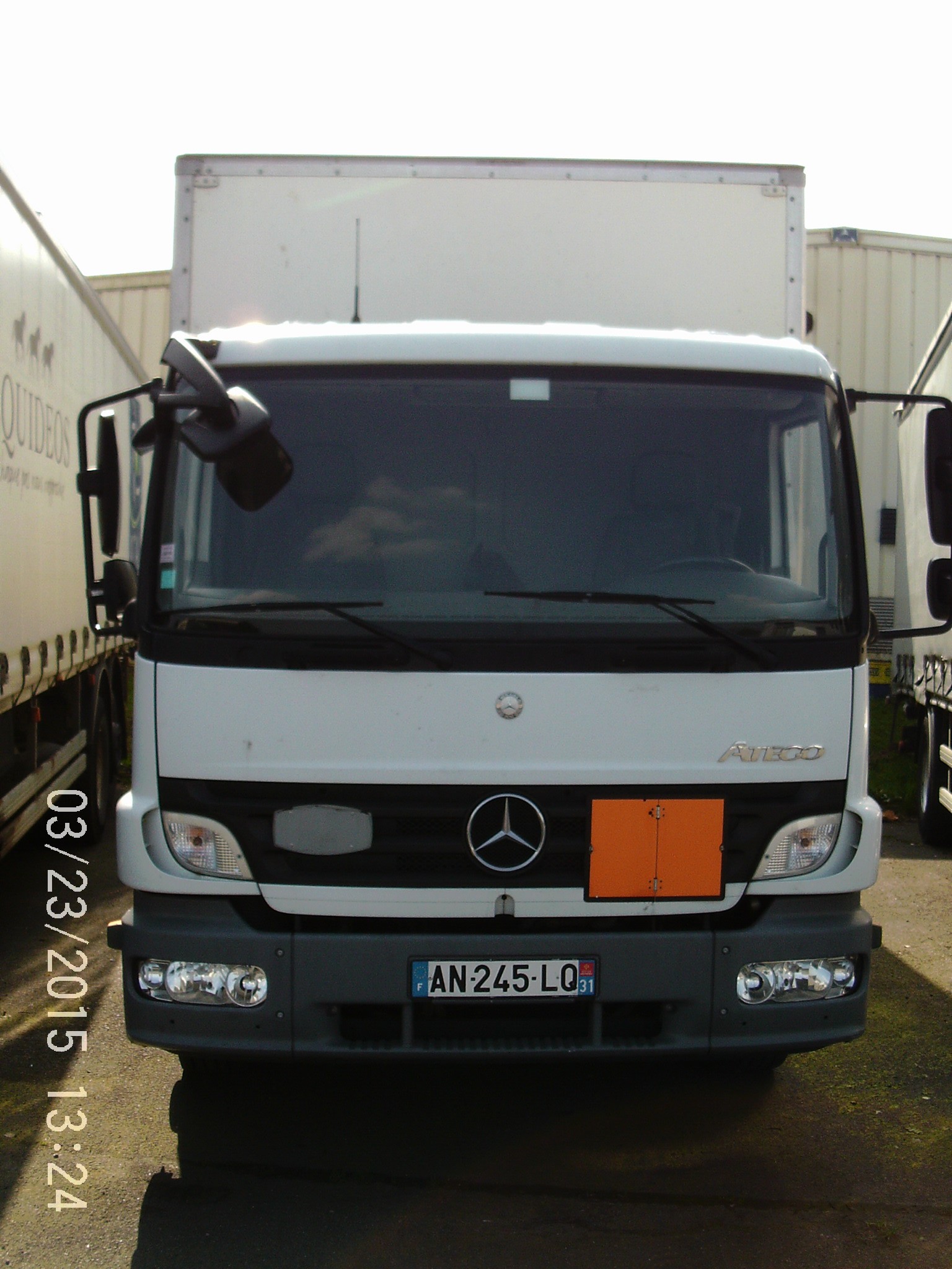 ATEGO 1218N FOURGON HAYON